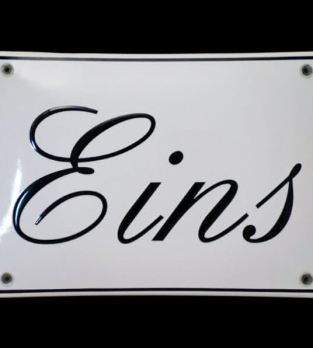 Hausnummer als Textschild